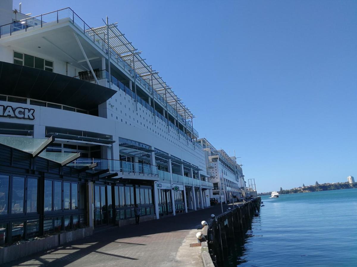 Stunning Waterfront Location With Huge Balcony! Auckland Exterior foto